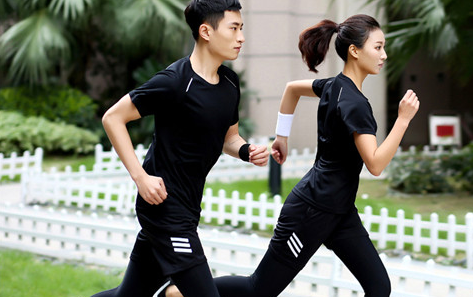 戶外運動穿的T恤衫，定制速干T恤