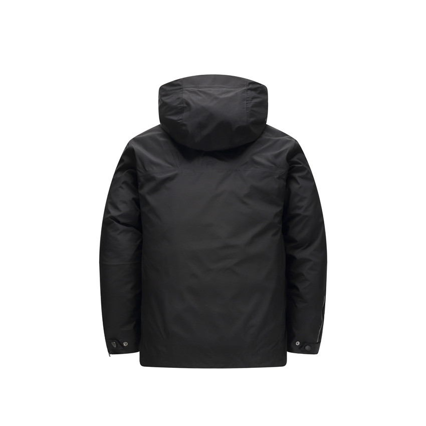 黑色羽絨服背面圖 黑色羽絨服背面圖